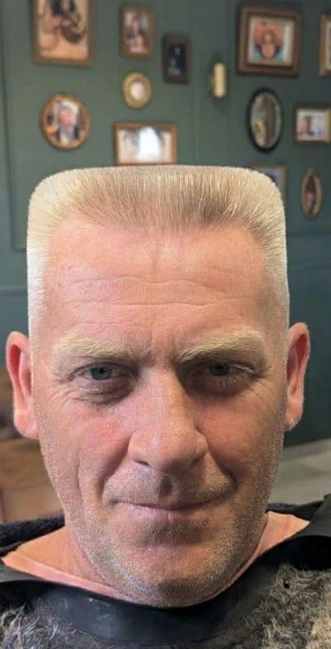 Coupe homme réalisée au salon