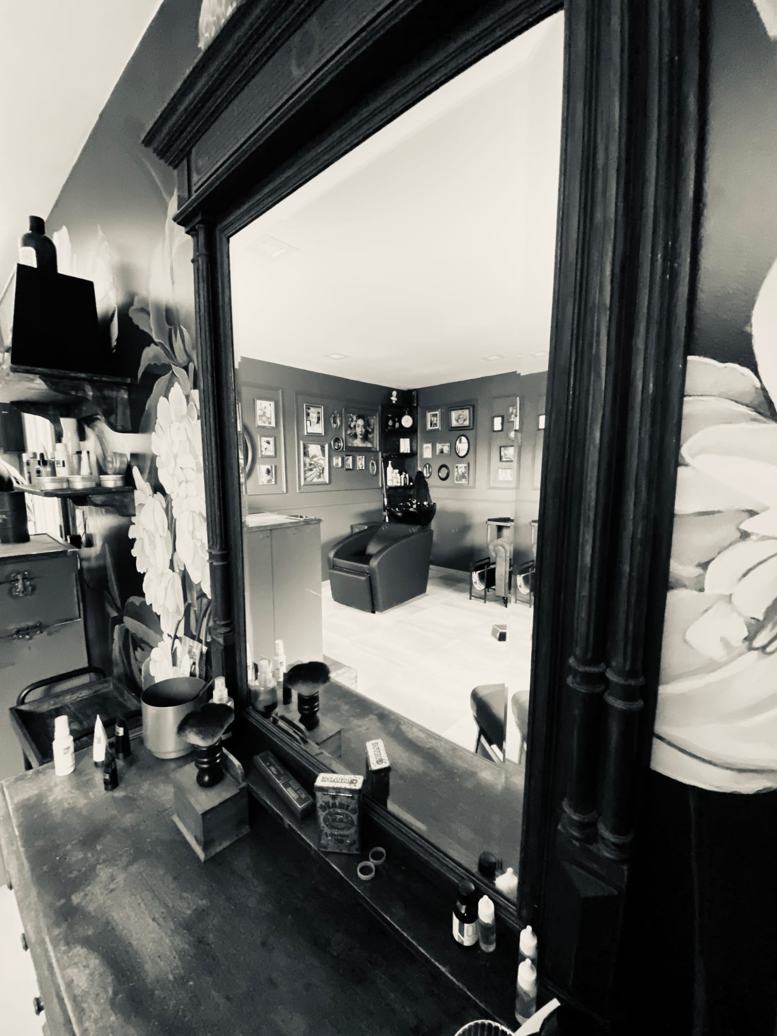 Le coin barbier en noir et blanc